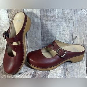 *SOLD* Dansko Britney Wine Waxy Burnished Mary Jane Clogs 8.5 size 39